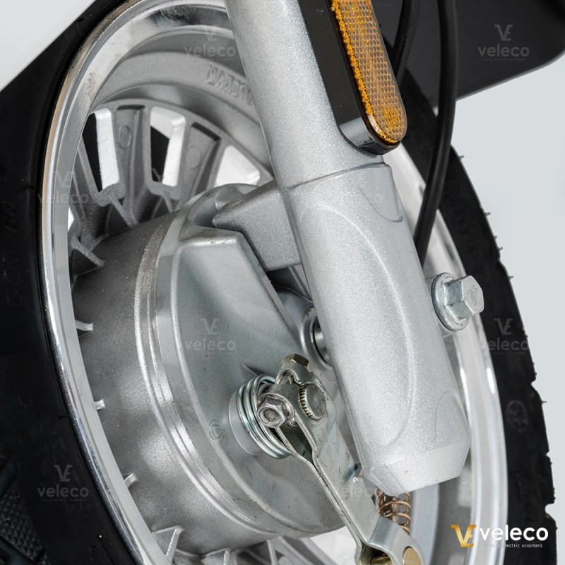 Veleco CRISTAL: 3-Rad-Elektromobil mit vollständiger LED-Beleuchtung